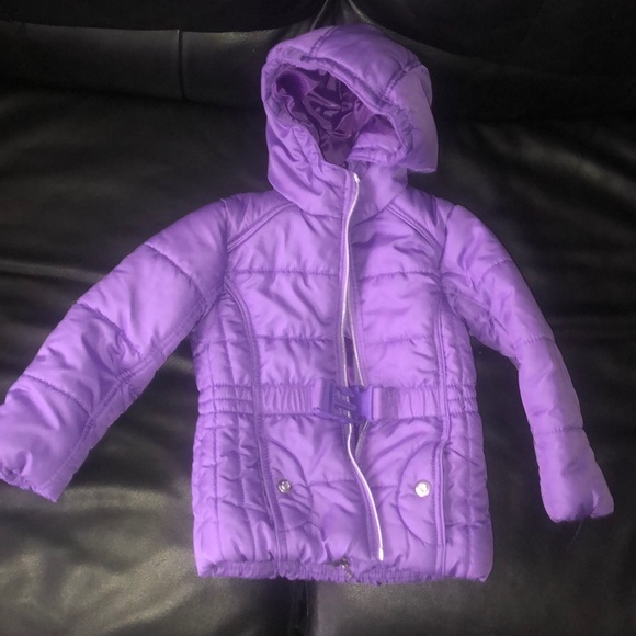 Size 3T girl lightweight puffer jacket with hood. - Picture 1 of 4